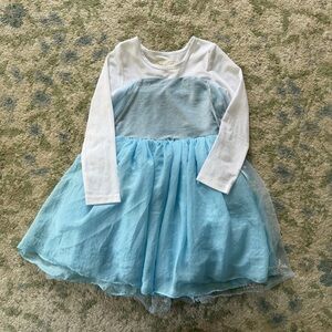 Taylor Joelle Elsa dress featuring long sleeves and a cape. Size 6